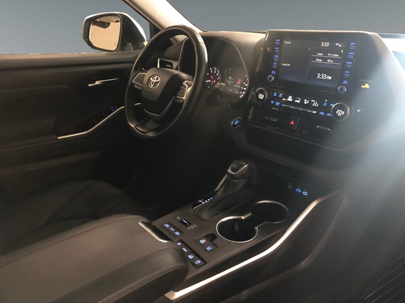 2022 Toyota Highlander XLE AWD - 2 Sets of Wheels Incl.