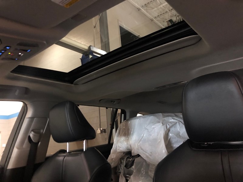 2022 Toyota Highlander XLE AWD - 2 Sets of Wheels Incl.