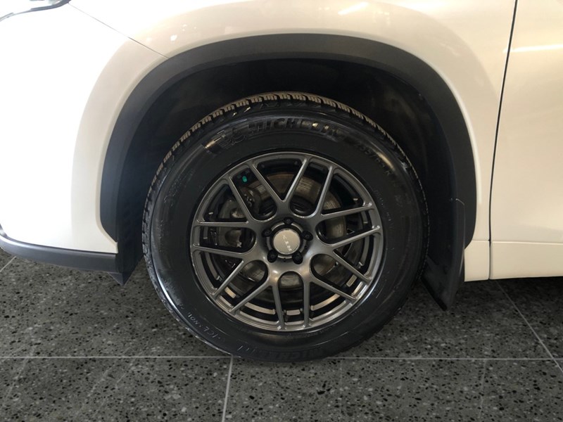 2022 Toyota Highlander XLE AWD - 2 Sets of Wheels Incl.
