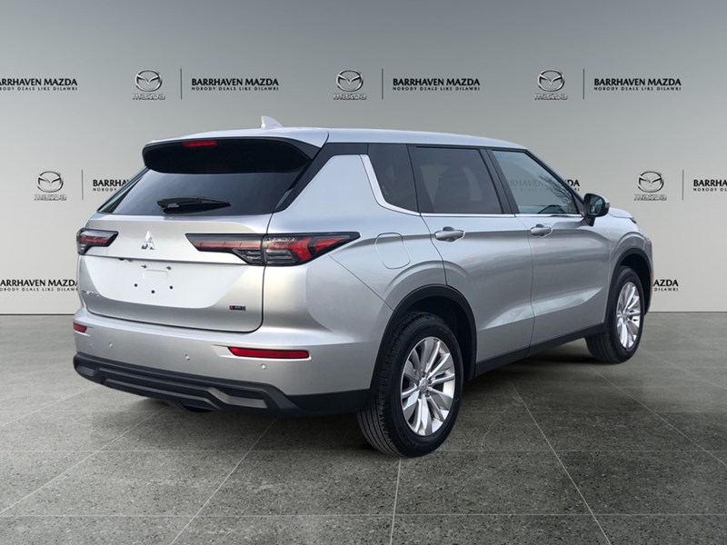 2025 Mitsubishi Outlander ES S-AWC | 7-Passenger