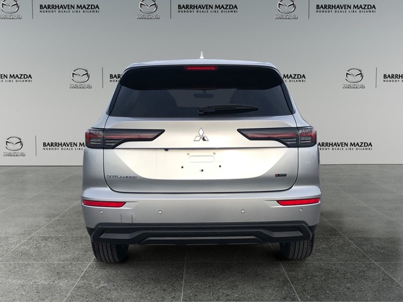 2025 Mitsubishi Outlander ES S-AWC | 7-Passenger