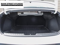 2025 Hyundai Elantra HEV Luxury DCT