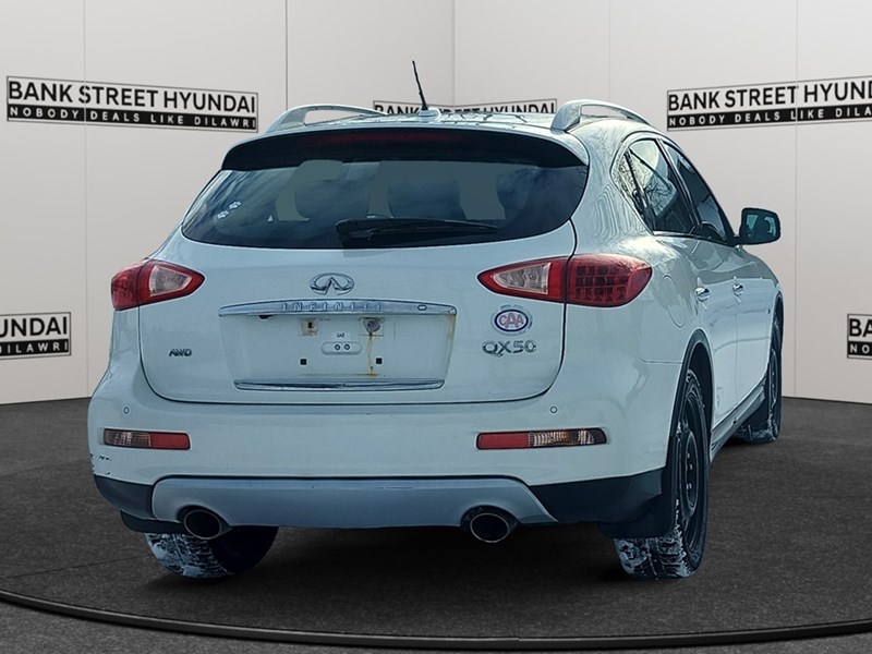 2016 INFINITI QX50 AWD 4dr