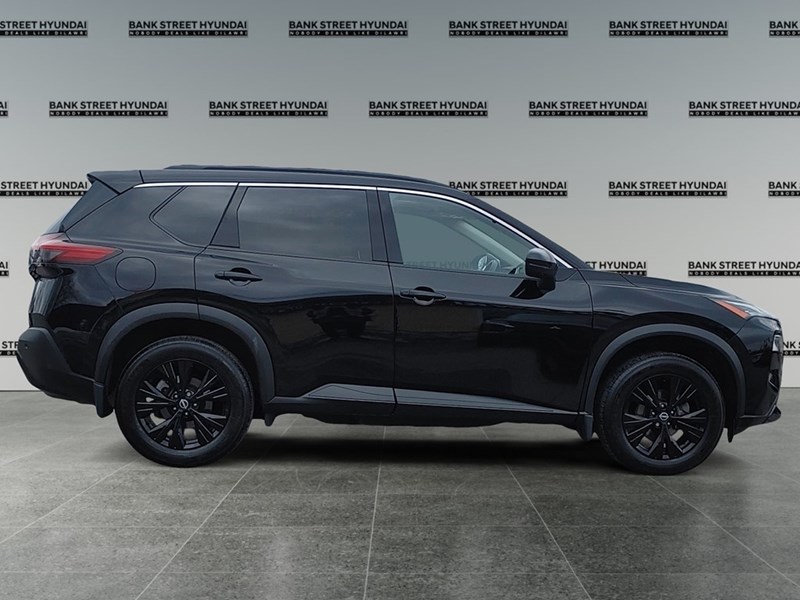 2023 Nissan Rogue AWD SV Midnight Edition