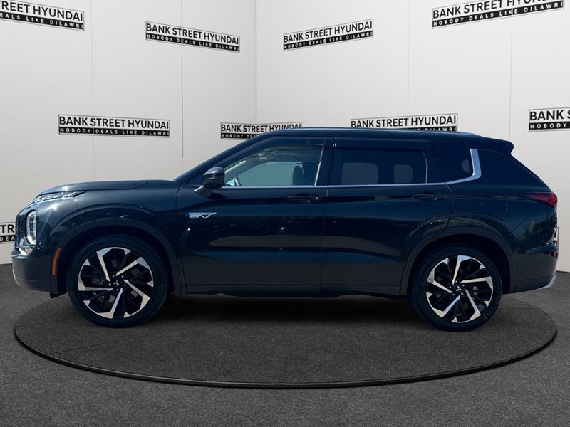 2023 Mitsubishi Outlander Plug-In Hybrid LE S-AWC