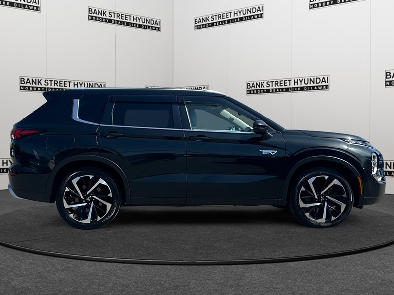 2023 Mitsubishi Outlander Plug-In Hybrid LE S-AWC