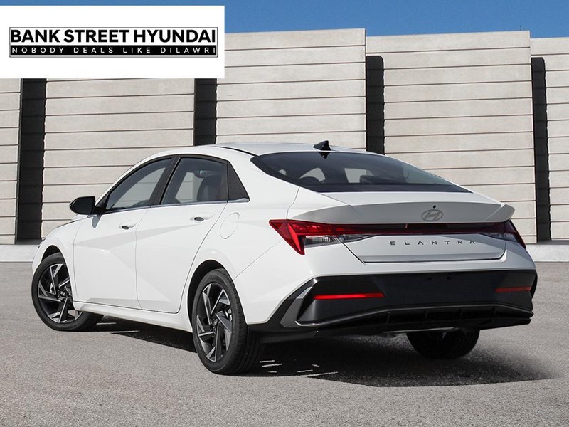 2025 Hyundai Elantra Luxury IVT