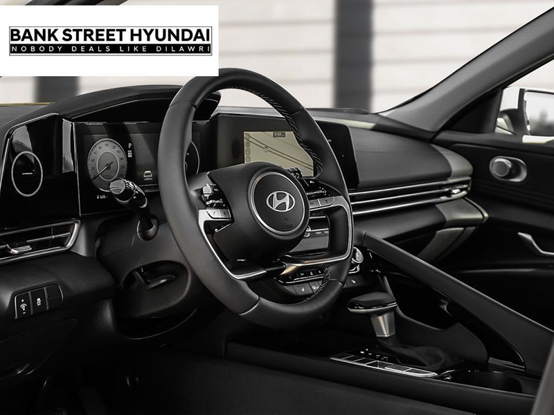 2025 Hyundai Elantra HEV Luxury DCT