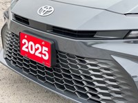 2025 Toyota Camry SE Hybrid - One Owner - Clean CarFax
