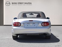 2002 Mazda MX-5 Miata Auto - Inc. 2 Year / 40,000 KM Powertrain Warranty