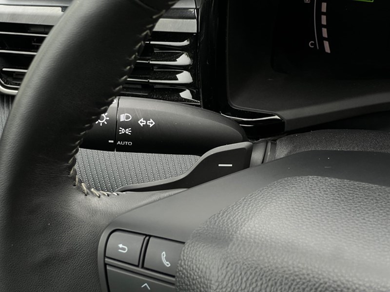 2025 Toyota Camry SE Hybrid - One Owner - Clean CarFax