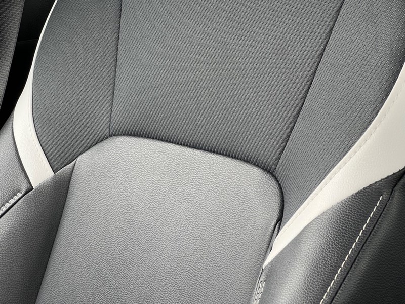2025 Toyota Camry SE Hybrid - One Owner - Clean CarFax