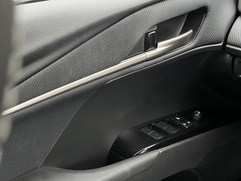 2025 Toyota Camry SE Hybrid - One Owner - Clean CarFax