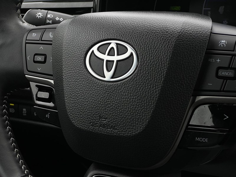 2025 Toyota Camry SE Hybrid - One Owner - Clean CarFax