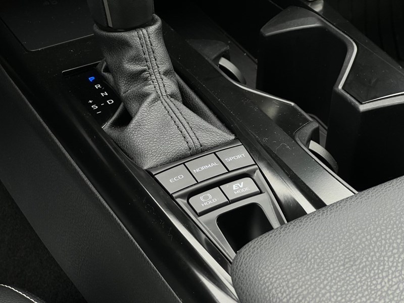 2025 Toyota Camry SE Hybrid - One Owner - Clean CarFax