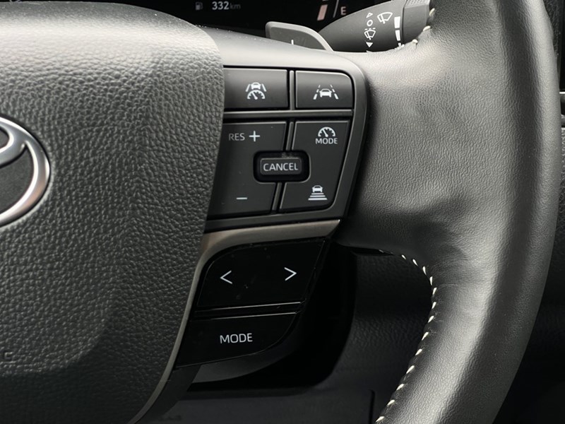2025 Toyota Camry SE Hybrid - One Owner - Clean CarFax