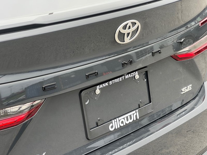 2025 Toyota Camry SE Hybrid - One Owner - Clean CarFax