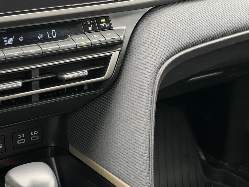 2025 Toyota Camry SE Hybrid - One Owner - Clean CarFax