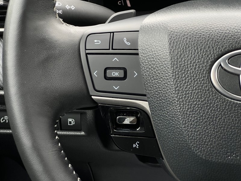 2025 Toyota Camry SE Hybrid - One Owner - Clean CarFax