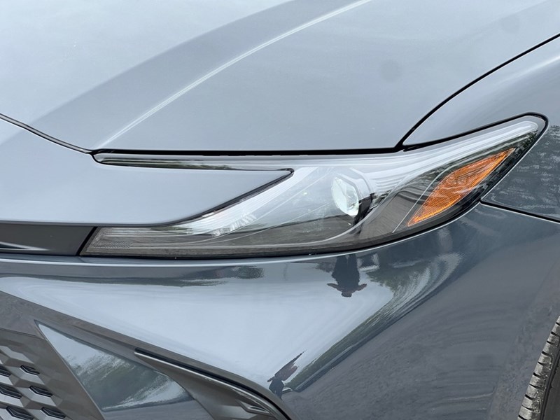 2025 Toyota Camry SE Hybrid - One Owner - Clean CarFax