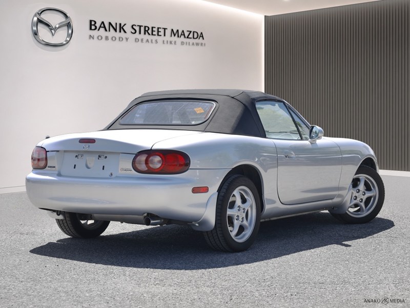2002 Mazda MX-5 Miata Auto - Inc. 2 Year / 40,000 KM Powertrain Warranty