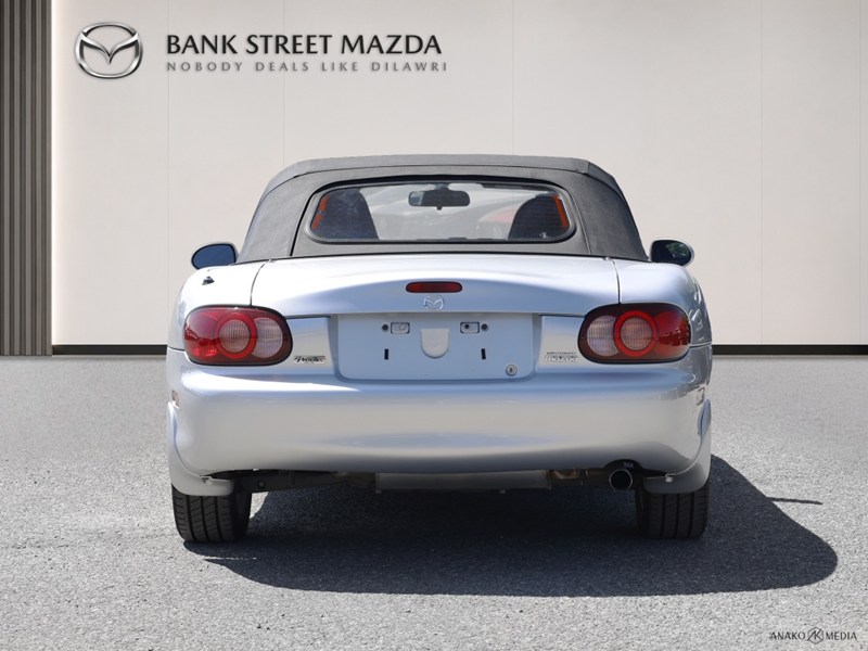 2002 Mazda MX-5 Miata Auto - Inc. 2 Year / 40,000 KM Powertrain Warranty