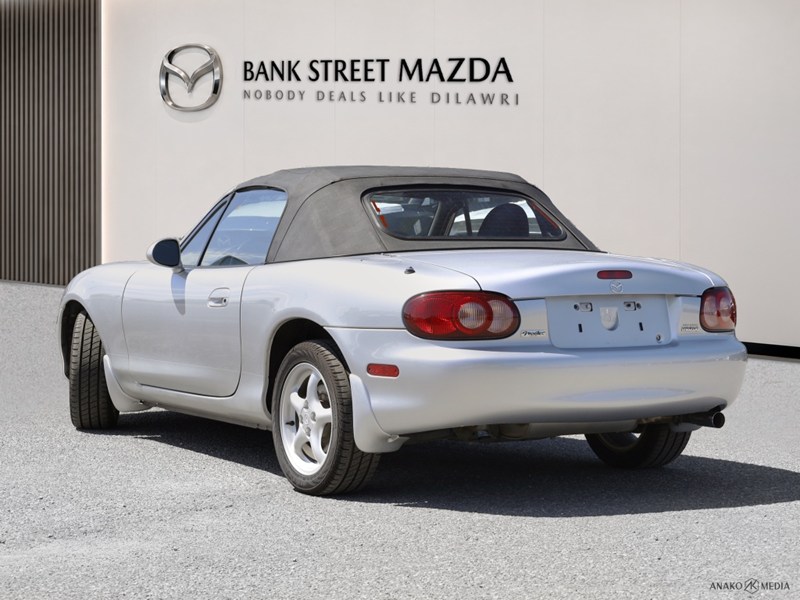2002 Mazda MX-5 Miata Auto - Inc. 2 Year / 40,000 KM Powertrain Warranty
