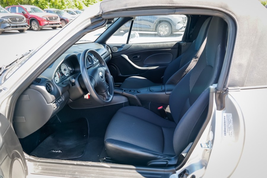 2002 Mazda MX-5 Miata Auto - Inc. 2 Year / 40,000 KM Powertrain Warranty
