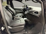 2026 Chrysler Pacifica Select image 3