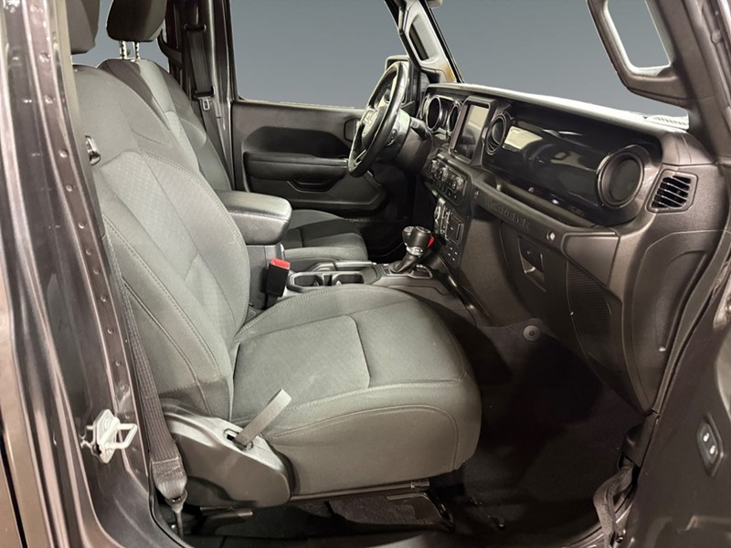 2023 Jeep Wrangler Sport Altitude WITH SOFT TOP !
