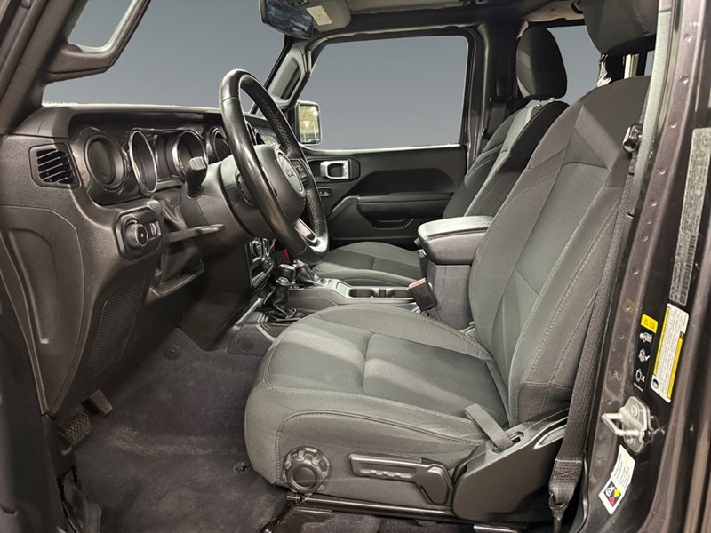 2023 Jeep Wrangler Sport Altitude WITH SOFT TOP !