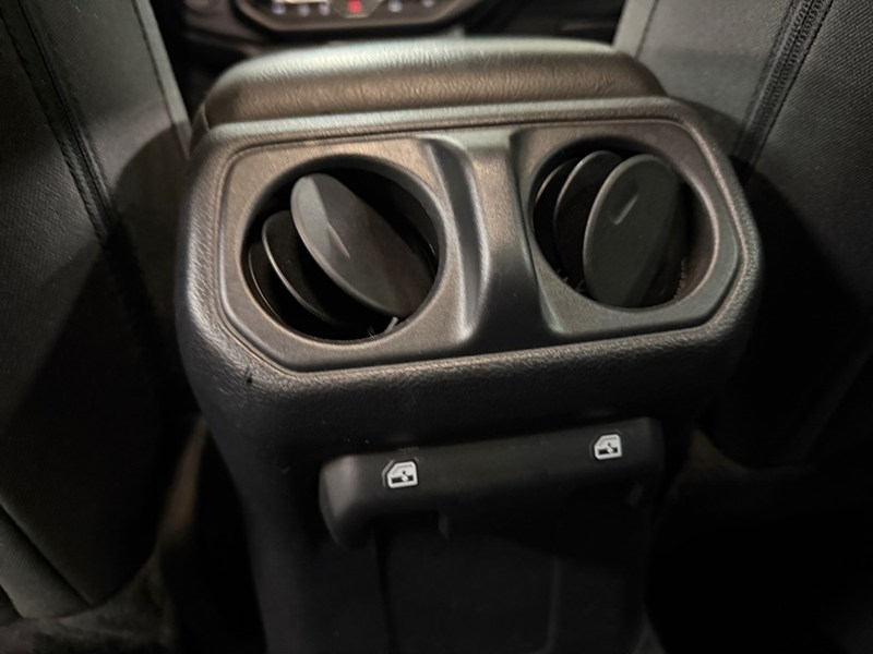 2023 Jeep Wrangler Sport Altitude WITH SOFT TOP !