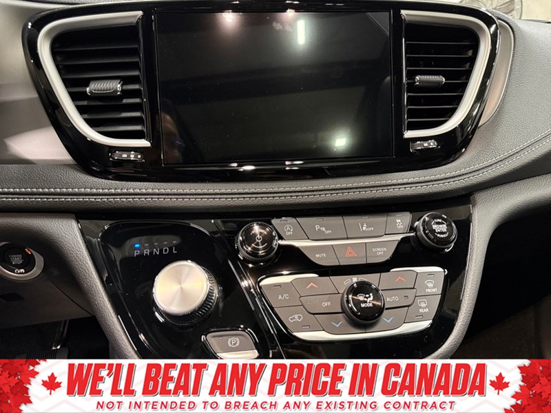 2027 Chrysler Pacifica Limited AWD