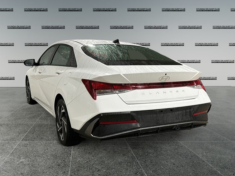 2024 Hyundai Elantra Preferred IVT w/Tech Pkg