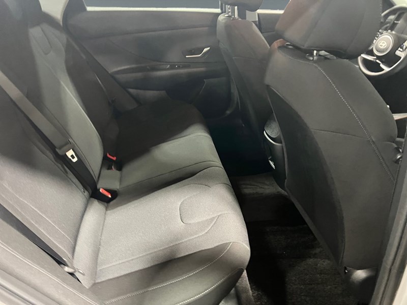 2025 Hyundai Elantra Essential IVT