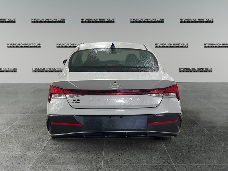 2025 Hyundai Elantra Essential IVT