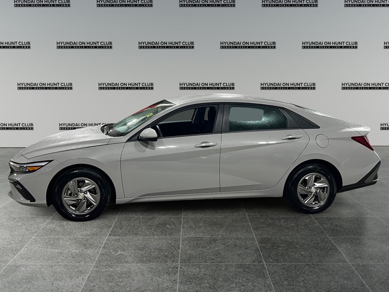 2025 Hyundai Elantra Essential IVT