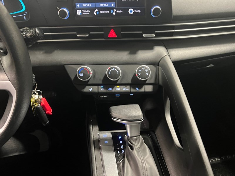 2025 Hyundai Elantra Essential IVT