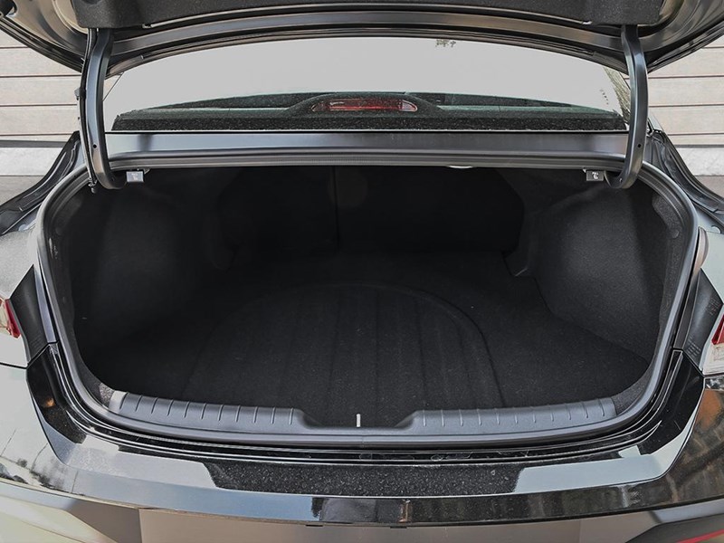 2026 Hyundai Elantra HEV Luxury Sedan