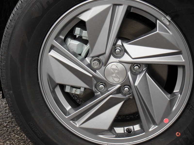 2026 Hyundai Elantra Essential IVT