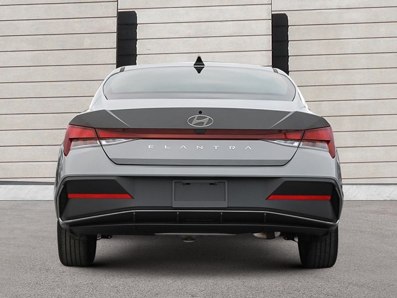 2026 Hyundai Elantra Essential IVT