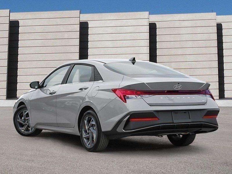 2025 Hyundai Elantra HEV Luxury DCT