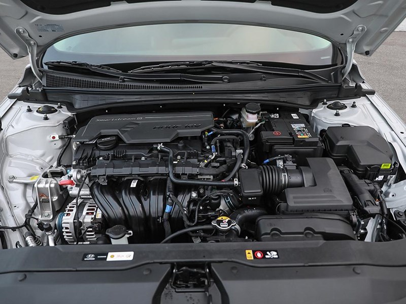 2026 Hyundai Elantra Luxury IVT