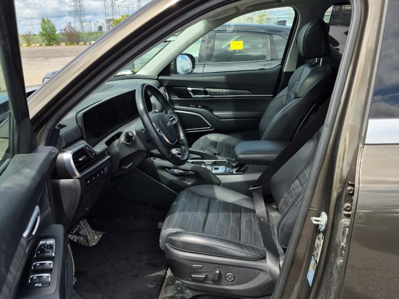 2024 Kia Telluride SX Limited / HEADS UP DISPLY, NAV, PANORAMIC ROOF