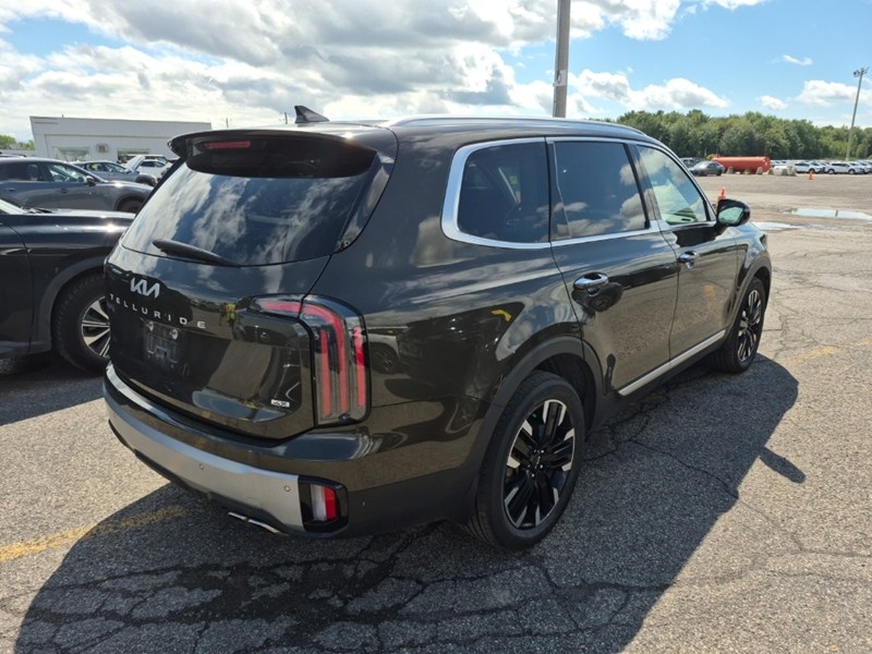 2024 Kia Telluride SX Limited / HEADS UP DISPLY, NAV, PANORAMIC ROOF