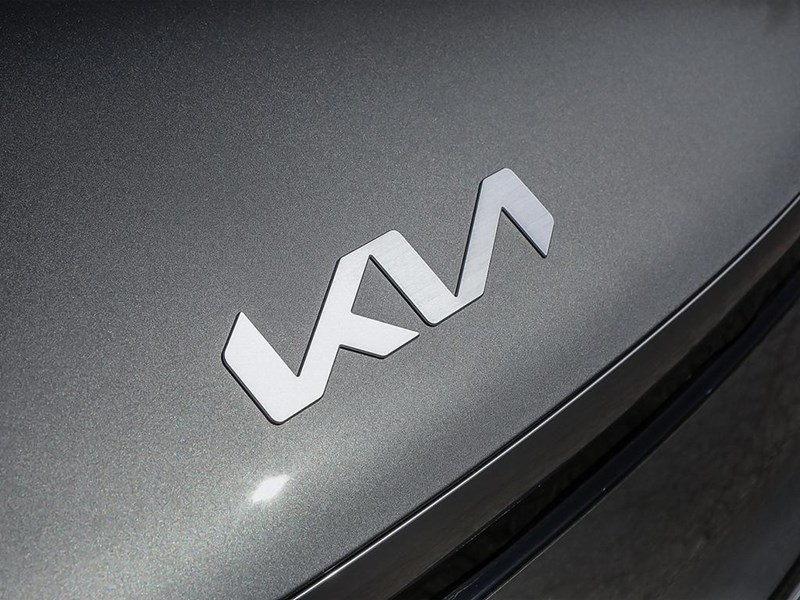 2026 Kia EV9 Land w/Premium Package AWD