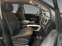 2017 Nissan Titan 4WD Crew Cab SV