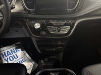 2027 Chrysler Pacifica Select AWD