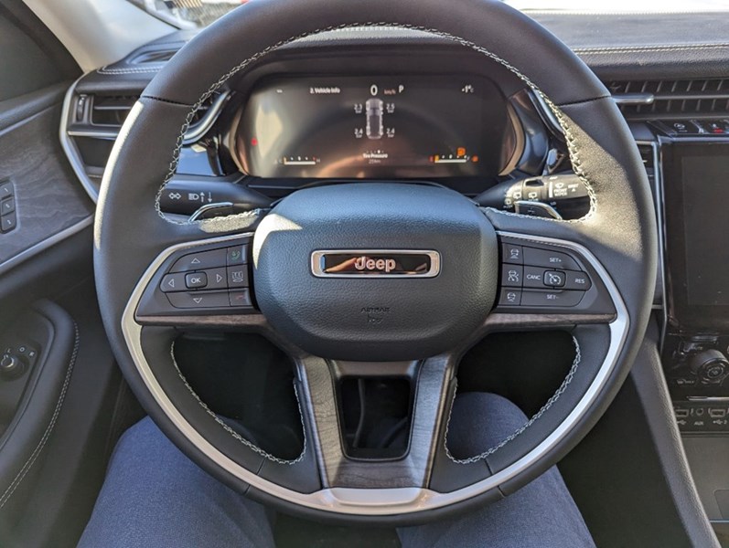 2023 Jeep Grand Cherokee Limited 4x4 | Leather, Pano Roof, Luxury Tech