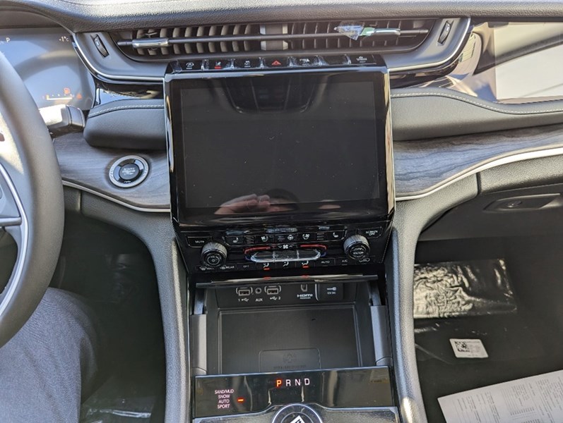 2023 Jeep Grand Cherokee Limited 4x4 | Leather, Pano Roof, Luxury Tech